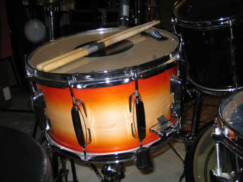 Uusi virvelirumpu. Niin nÃ¤tti ja kiiltÃ¤vÃ¤...